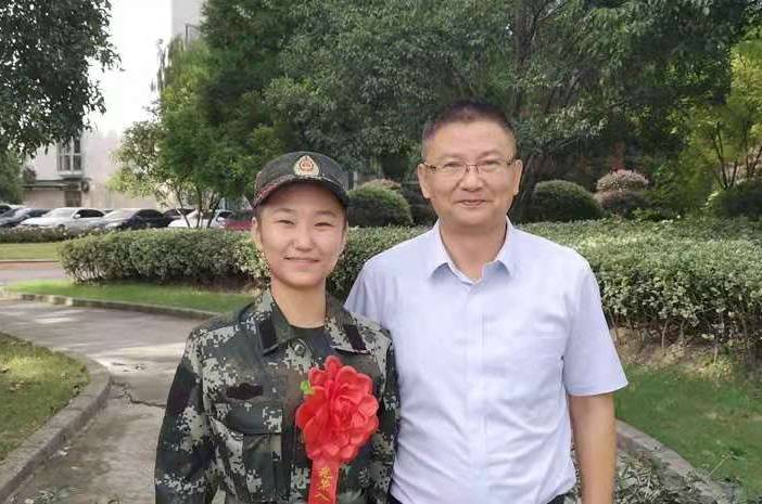 武警小姐姐对父亲说的心里话是你让我看到更远的风景