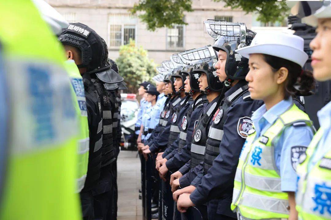 全市巡特警,機關下沉警力,紅袖標等