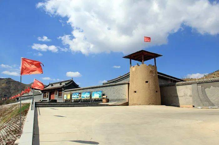 八路军大青山支队司令部纪念馆(黄翔摄于2019年4月)纪念馆大院(黄翔摄