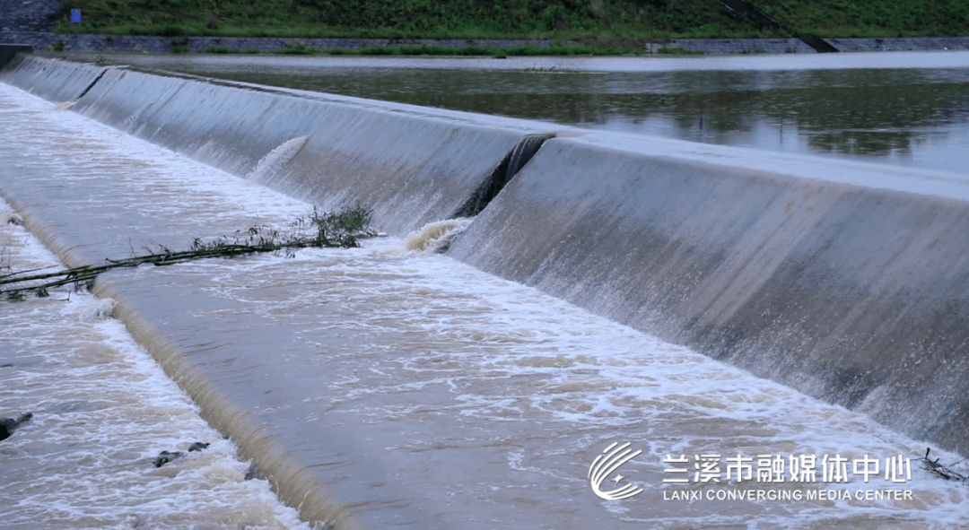 兰溪部分区域水位暴涨水库开闸泄洪缓解降雨压力