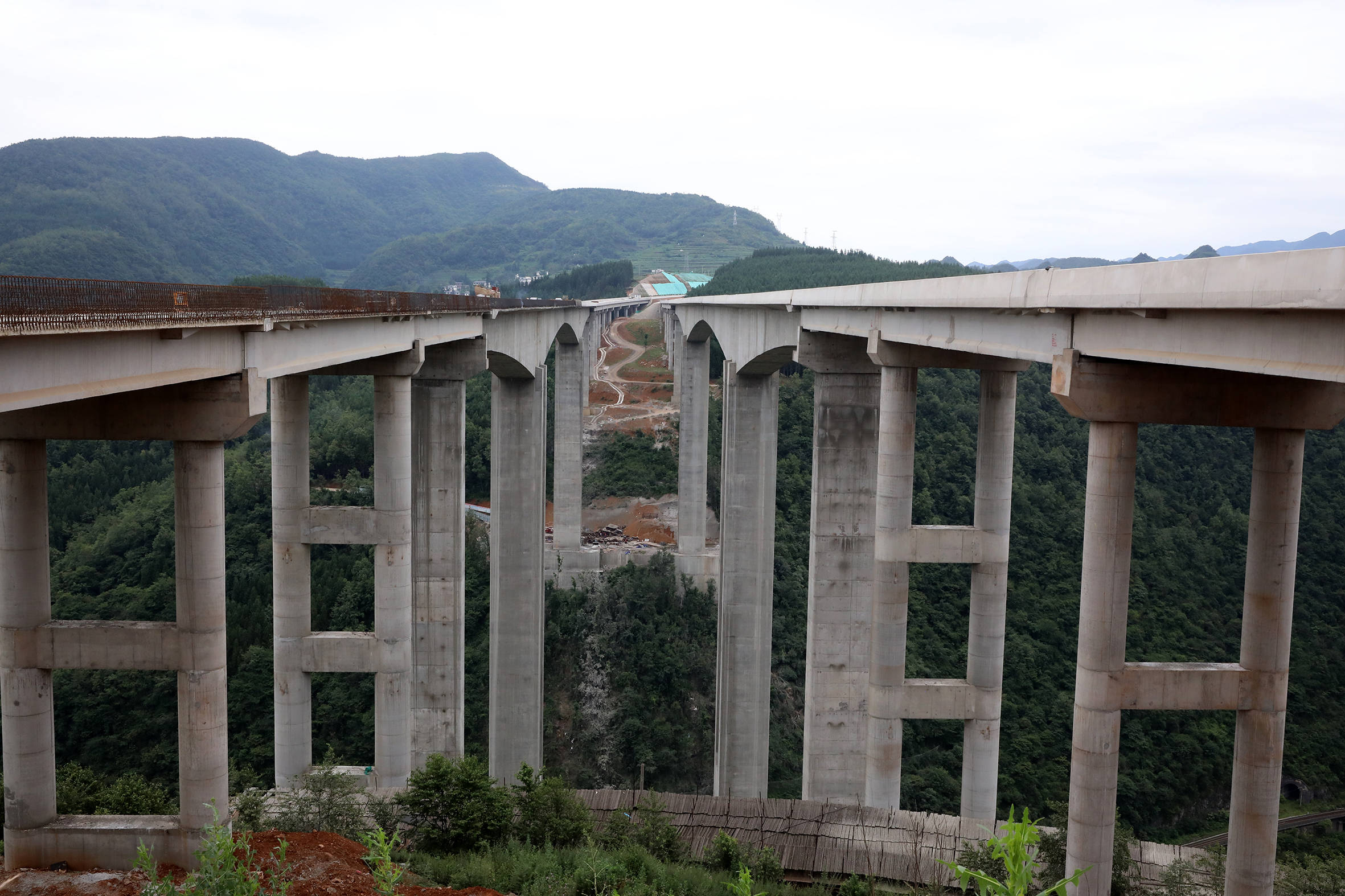 赫六高速 铺就发展快车道