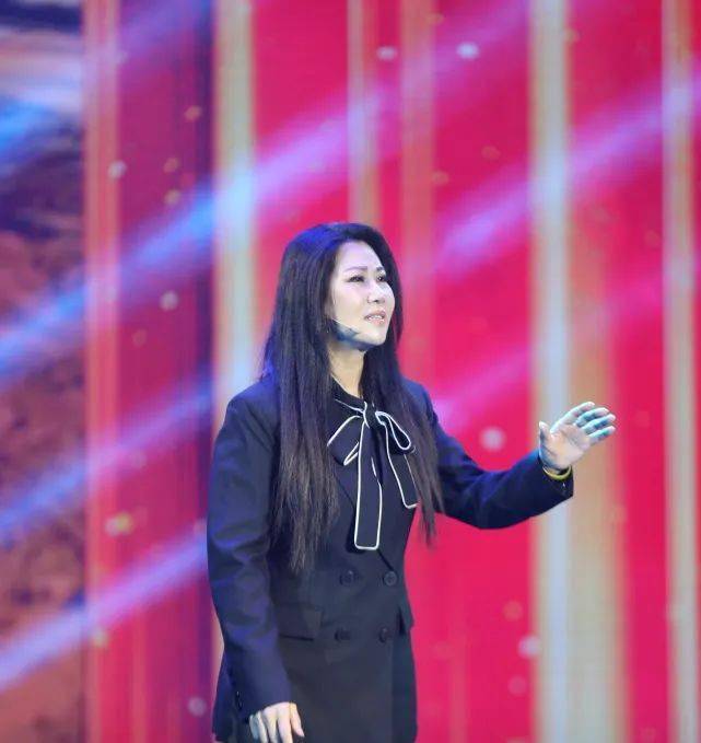 震撼演出!大型原创情景歌舞史诗《奋斗者之歌》走进合肥市职工剧院