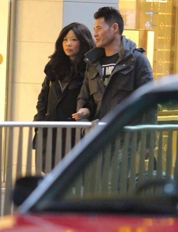 自嘲唔识抢fo博见报黄智贤我唔系艺人