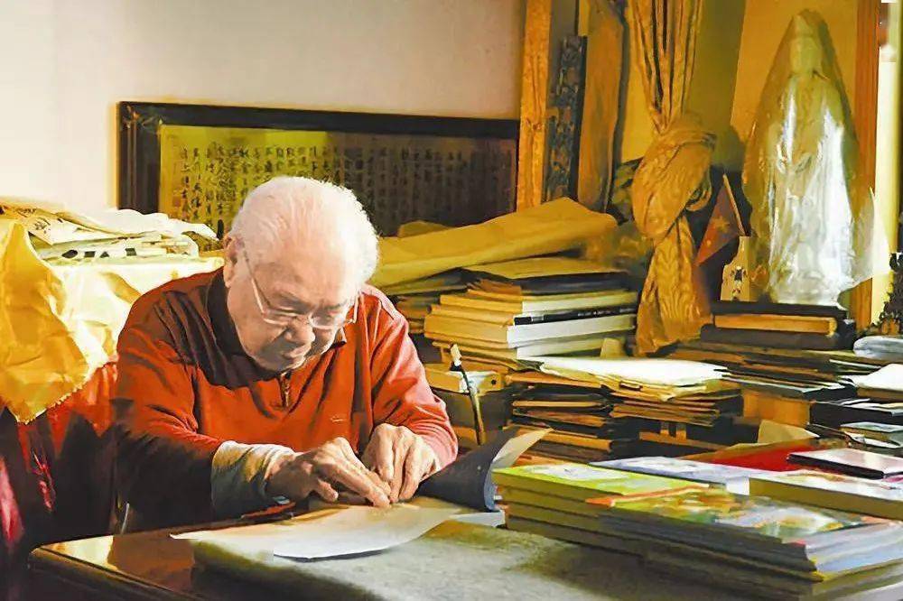 人物简介马识途,男,本名马千木,1915年1月生于重庆忠县,中国当代作家