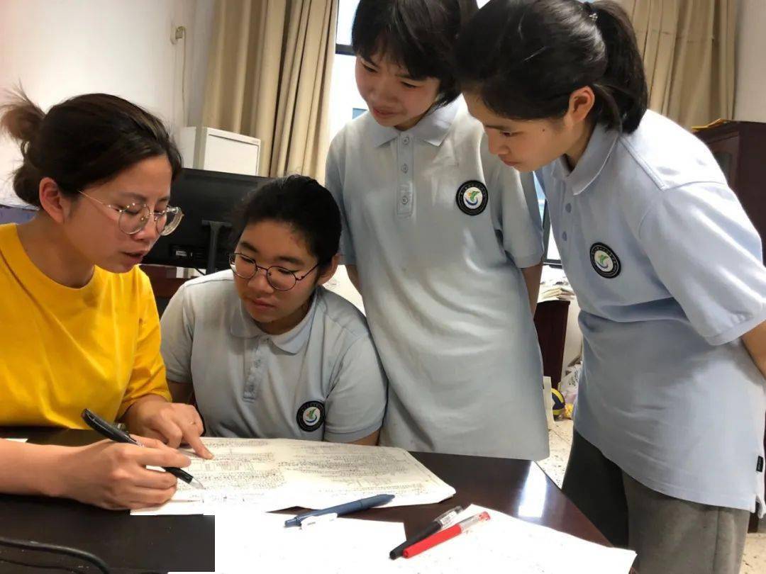 余晗老师的贴心纸条,不漏掉一个问题胡振根老师利用