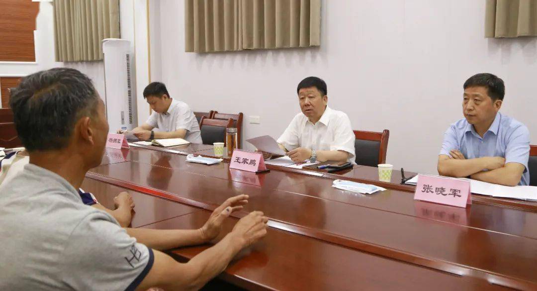 沁阳市委书记王家鹏到市信访接待大厅开展接访活动