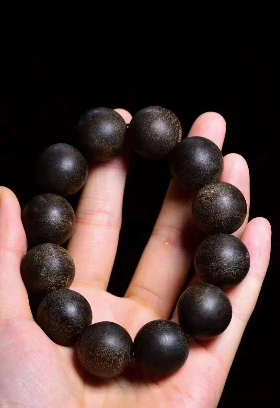 夏季佩戴沉香的最好季节你戴了吗