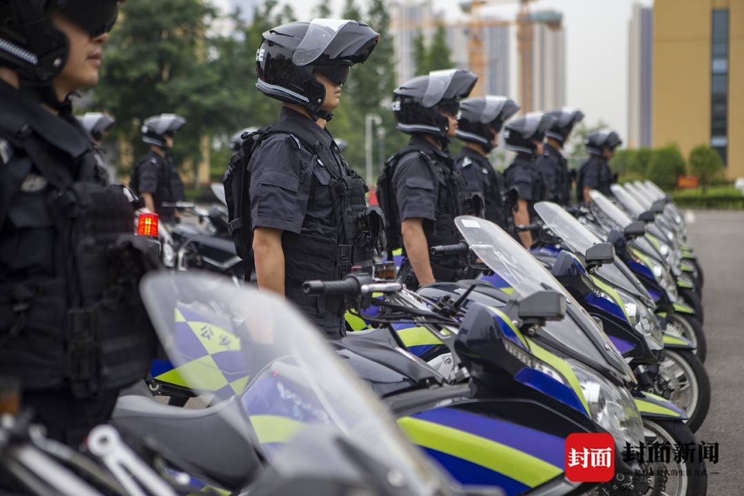 成都特警摩托车图片