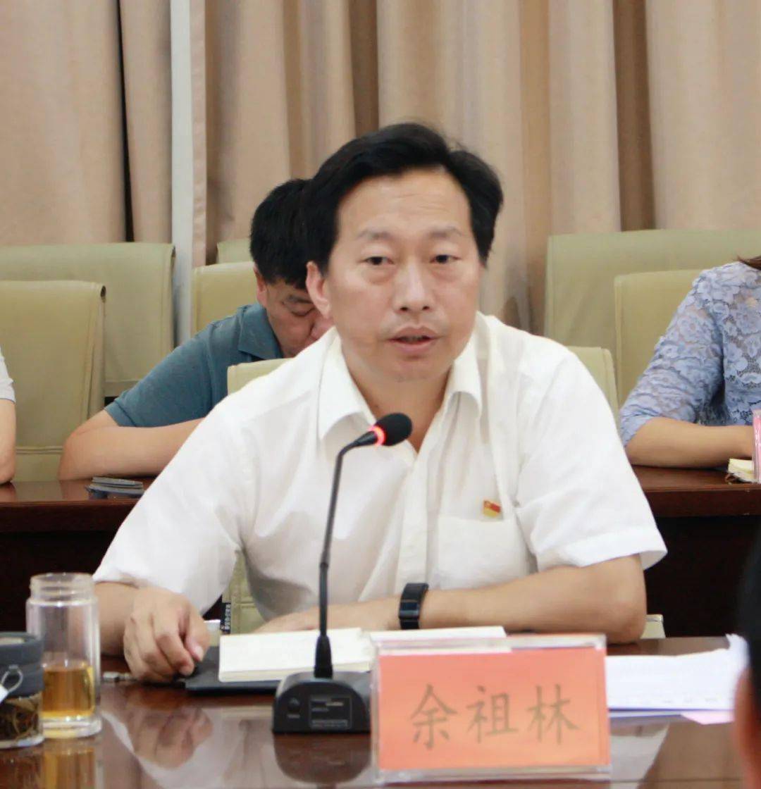 余祖林在总结中强调,要有"把自己交给组织,把工作交给自己"的奉献精神