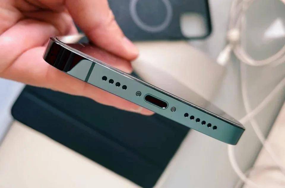 什么手机不带耳机孔 7aabf4ce65e9489d87f5a2a3c0198786.jpeg