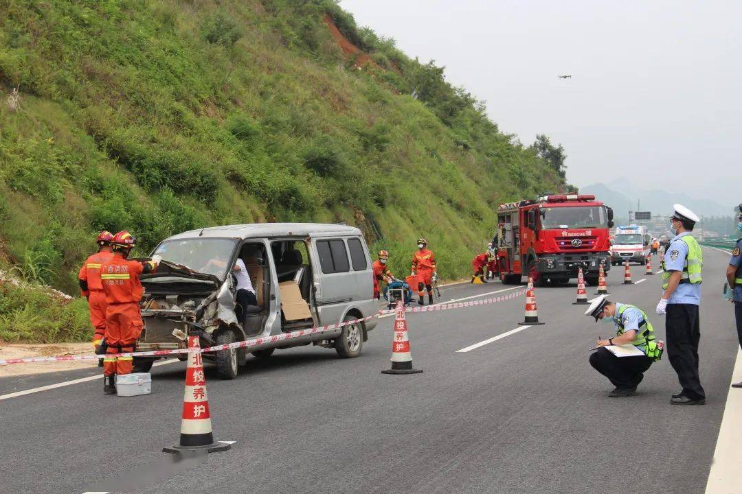 高速公路车祸现场图片图片