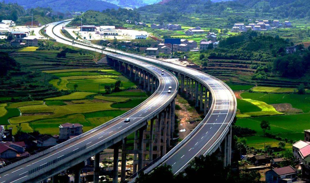 人民日报头条沿着高速看中国收官大作高速公路铺就发展快车道