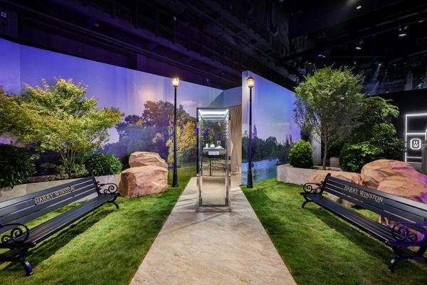 �߽���Щ�鱦���չ,����һ���貵�ʱ��֮��