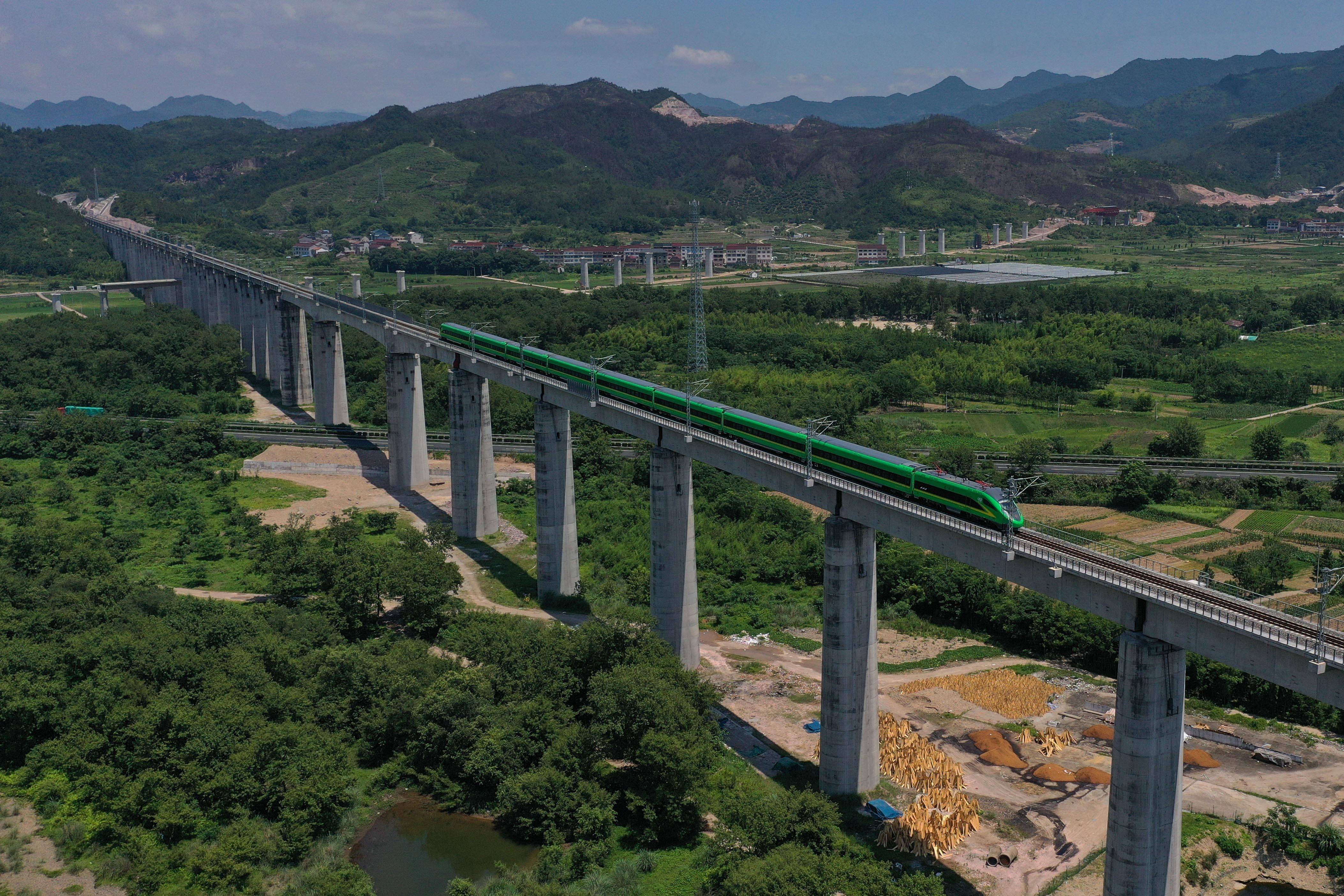 浙江开通首条自主建设运营电气化铁路