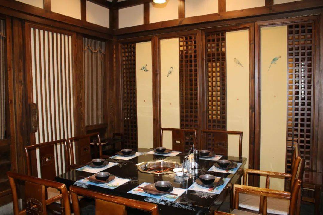 【农民巷口华联店 | 宽坐火锅】简约拙扑,古香古色里的烟火气息,仅138