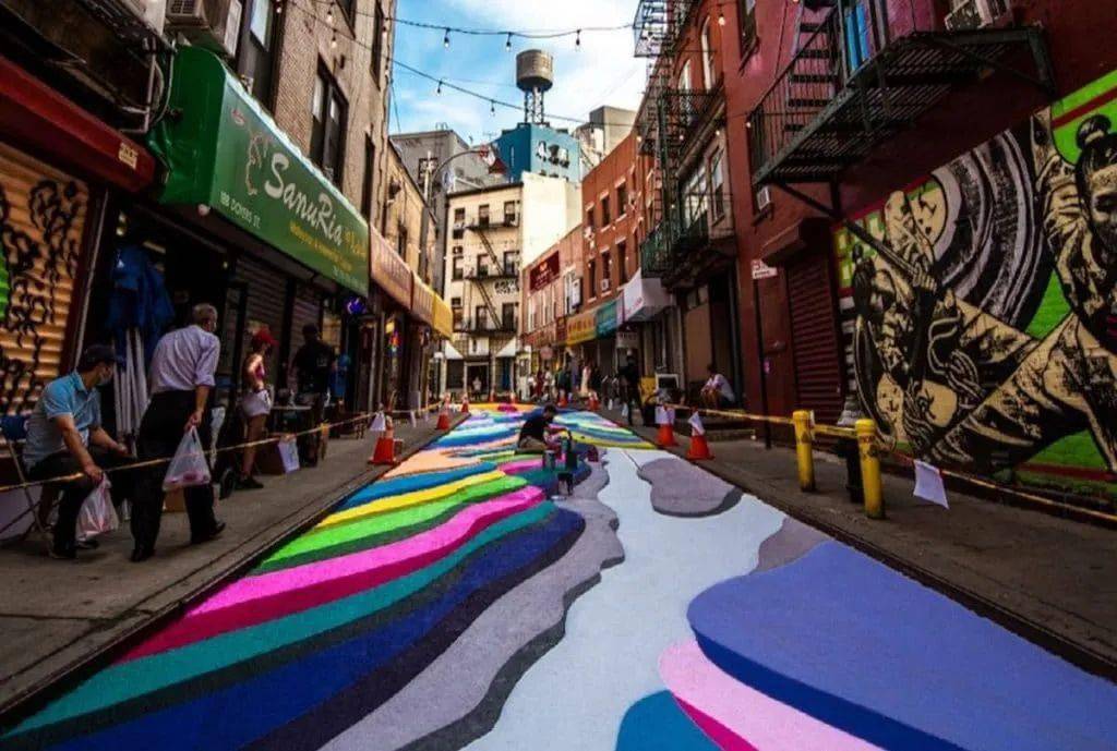 使用了44种色彩,创作了名为"rice terraces(梯田)"的街头涂鸦作品