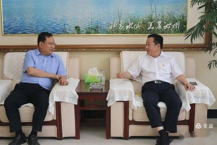 座谈会上,秦军简要介绍了沁县交通道路现状,希望市公路局能进一步加大