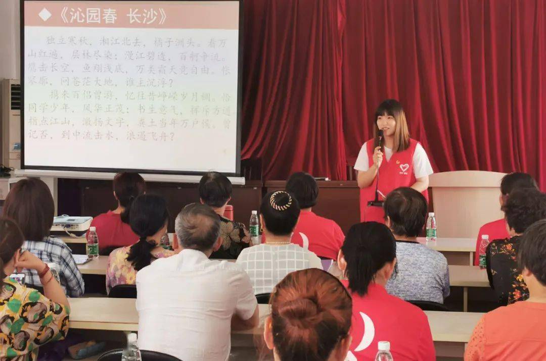 文明实践在新北常小燕大学生理论宣讲进社区