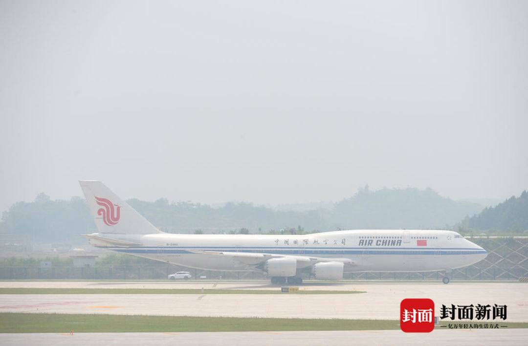 铁鸟升空 成都天府国际机场投入运营