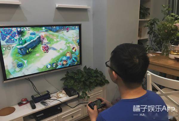 找不见一张…整得粉丝们看见一张刘也行跟姐姐的合照,都还以为是女友