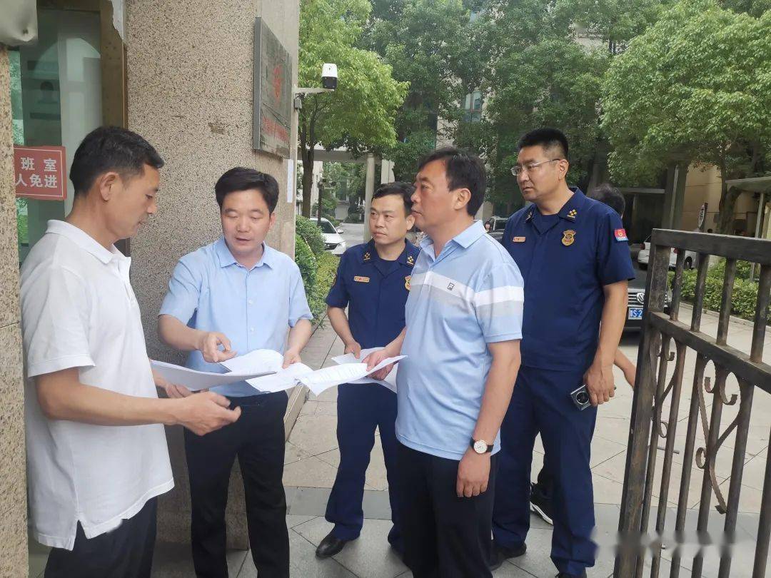 罗山县政府全面启动违章搭建彩钢板和违规设置防盗窗专项整治行动