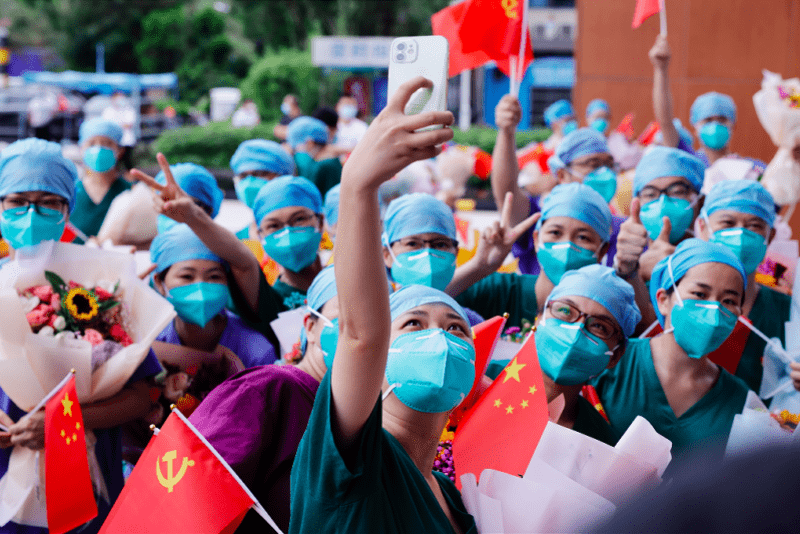 连续9天零新增,广州荔湾欢送援荔抗疫医护人员和公安干警