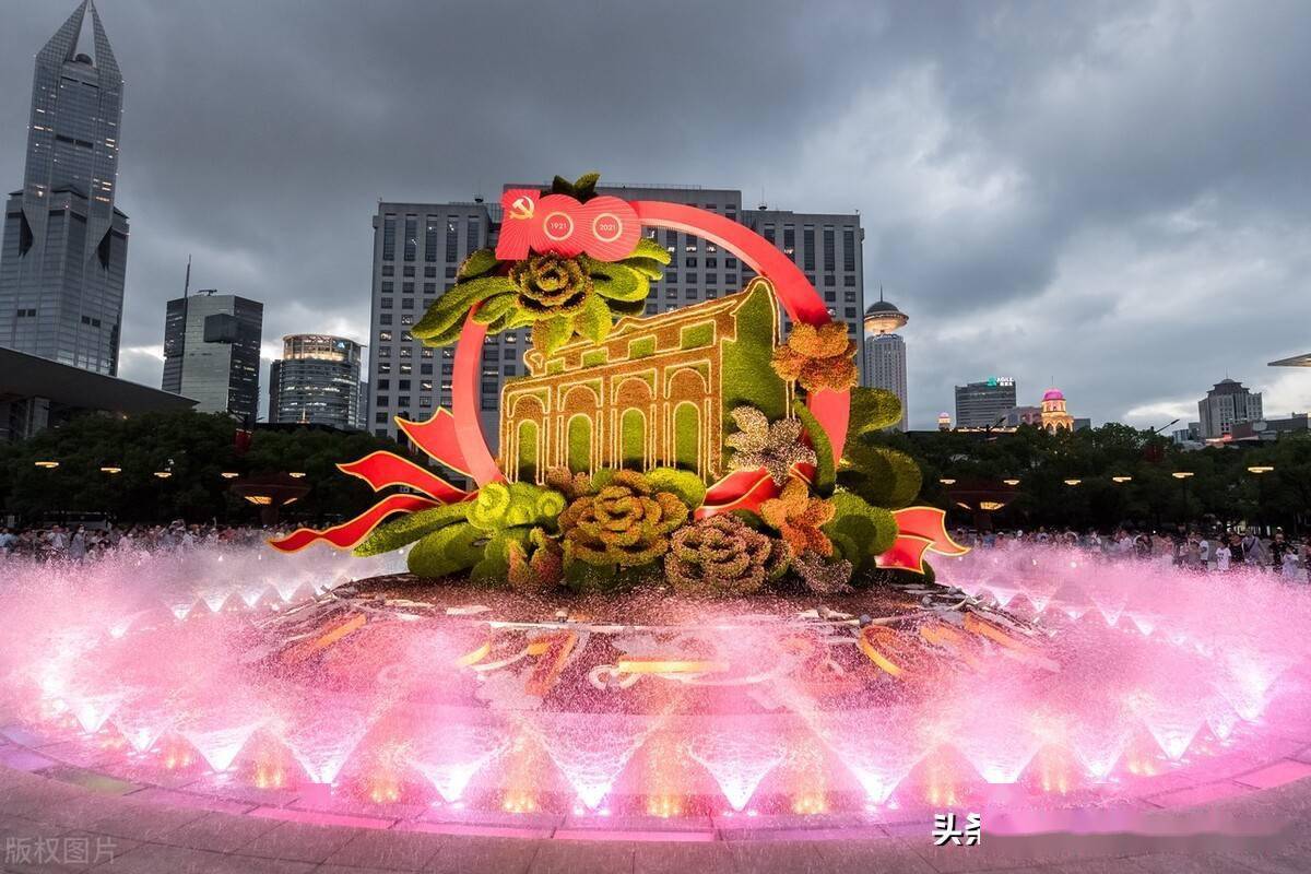 上海人民广场建党百年主题花坛亮相