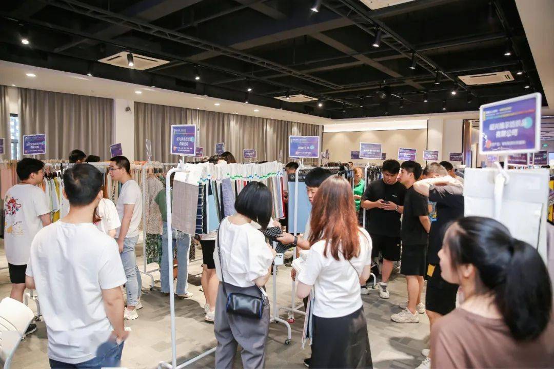 现场上门服务促合作6月柯桥天天时尚走进中国轻纺城面料采购中心