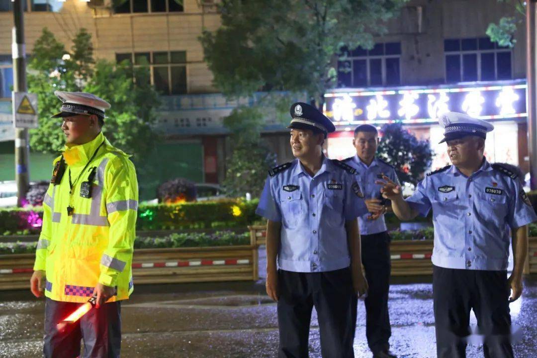 查酒驾全市统一行动安远公安局长现场督战