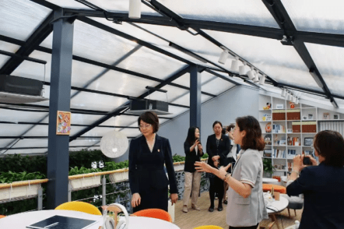 赏邮票学党史一院万源实业开展红色主题教育暨群团共建活动