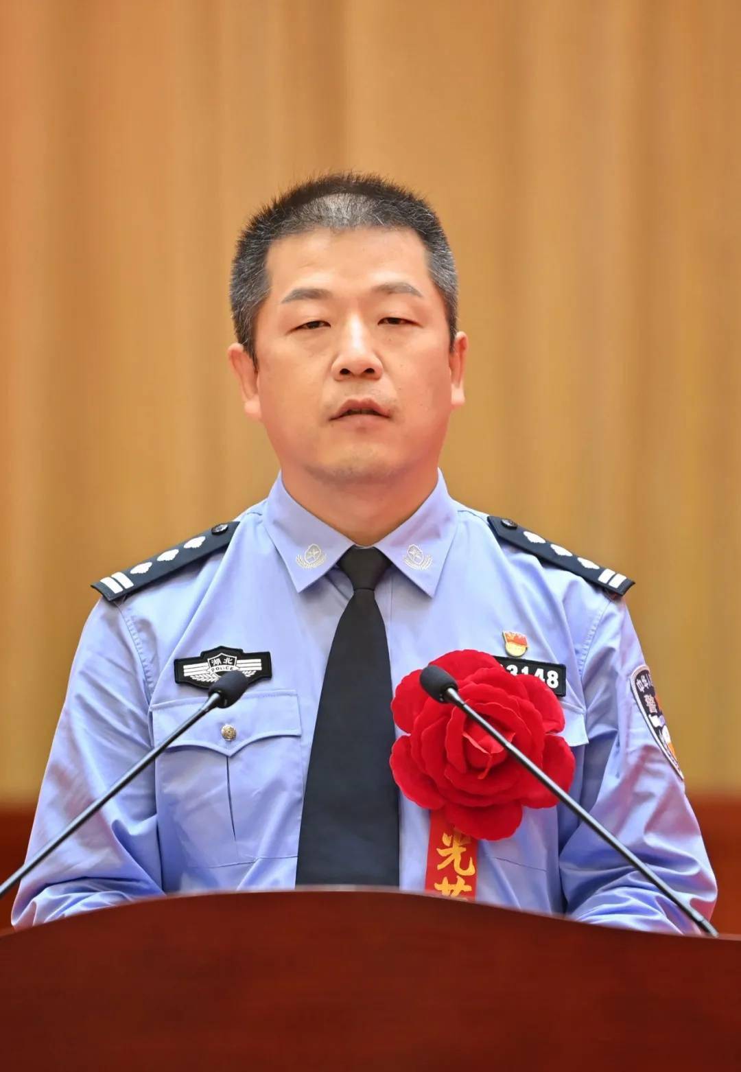 大家好,我是市公安局青山区分局新沟桥派出所党支部书记,所长谈卫华.