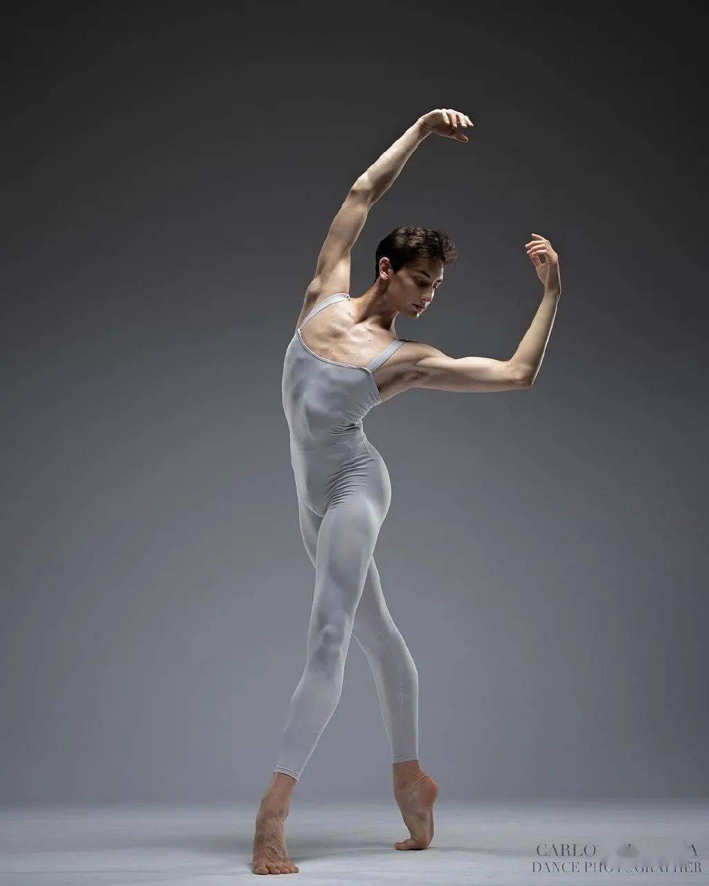 我特爱看舞者拍照!