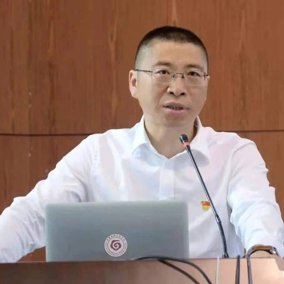 我校校长毛道生,教师马振伟和彭龙霞等受温江区表彰