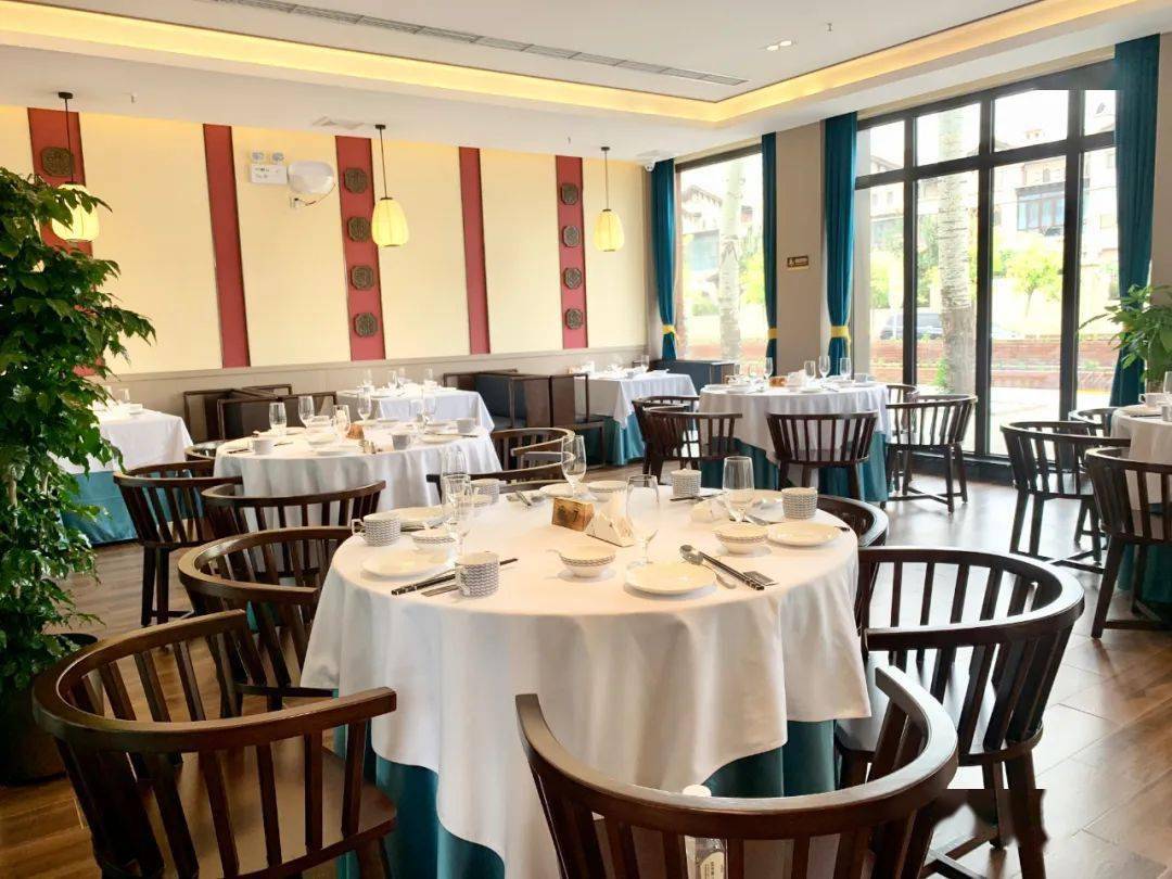 吃着烤羊赏歌舞紫光园在通州新开烤全羊餐厅转发就享重磅福利