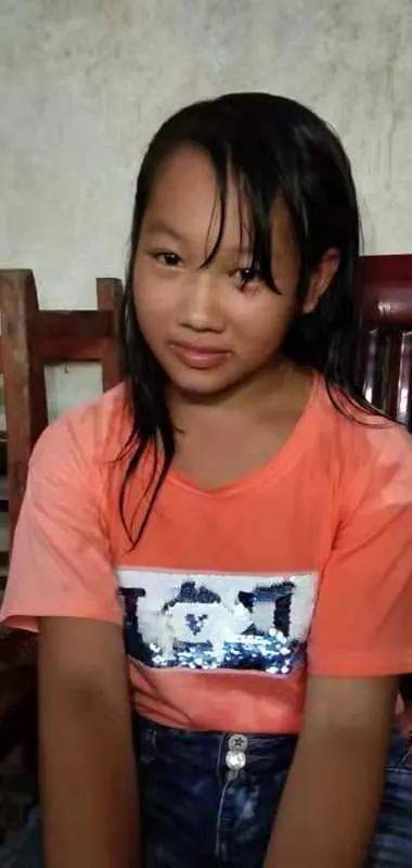 寻家人一小女孩流浪到大黎镇上荣希望众人帮助
