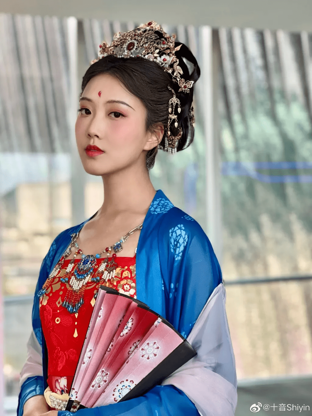 自带氛围妆造在线建议古装剧造型师的审美向这位网红看齐