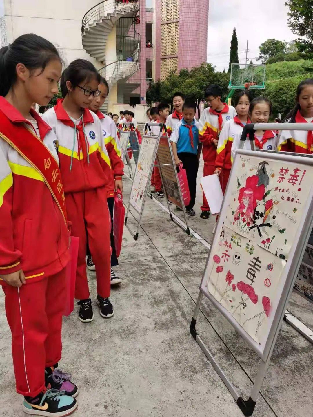 无毒校园这次竞赛奖品很特别白云八中开展共沐阳光筑梦未来禁毒知识