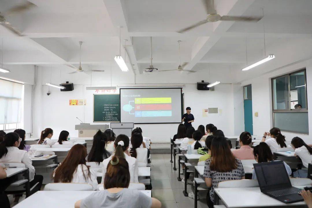 郑州学院招聘_郑州大学招聘工作人员(4)