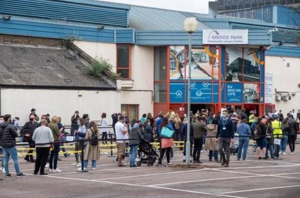 接种|英专家组建议9月启动新冠疫苗加强针接种