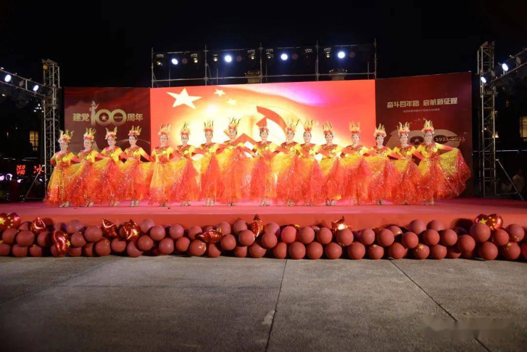 【头条】重温红色经典 共抒爱国情怀——黄平县旧州镇千名师生庆祝