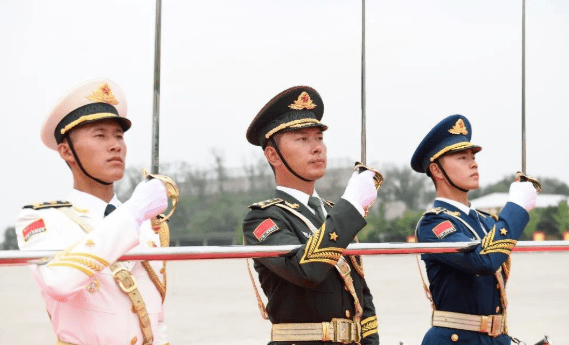 帅气的仪仗官兵是这样炼成的