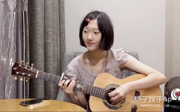 还记得《甄嬛传》里的胧月公主吗?16岁了长这样!