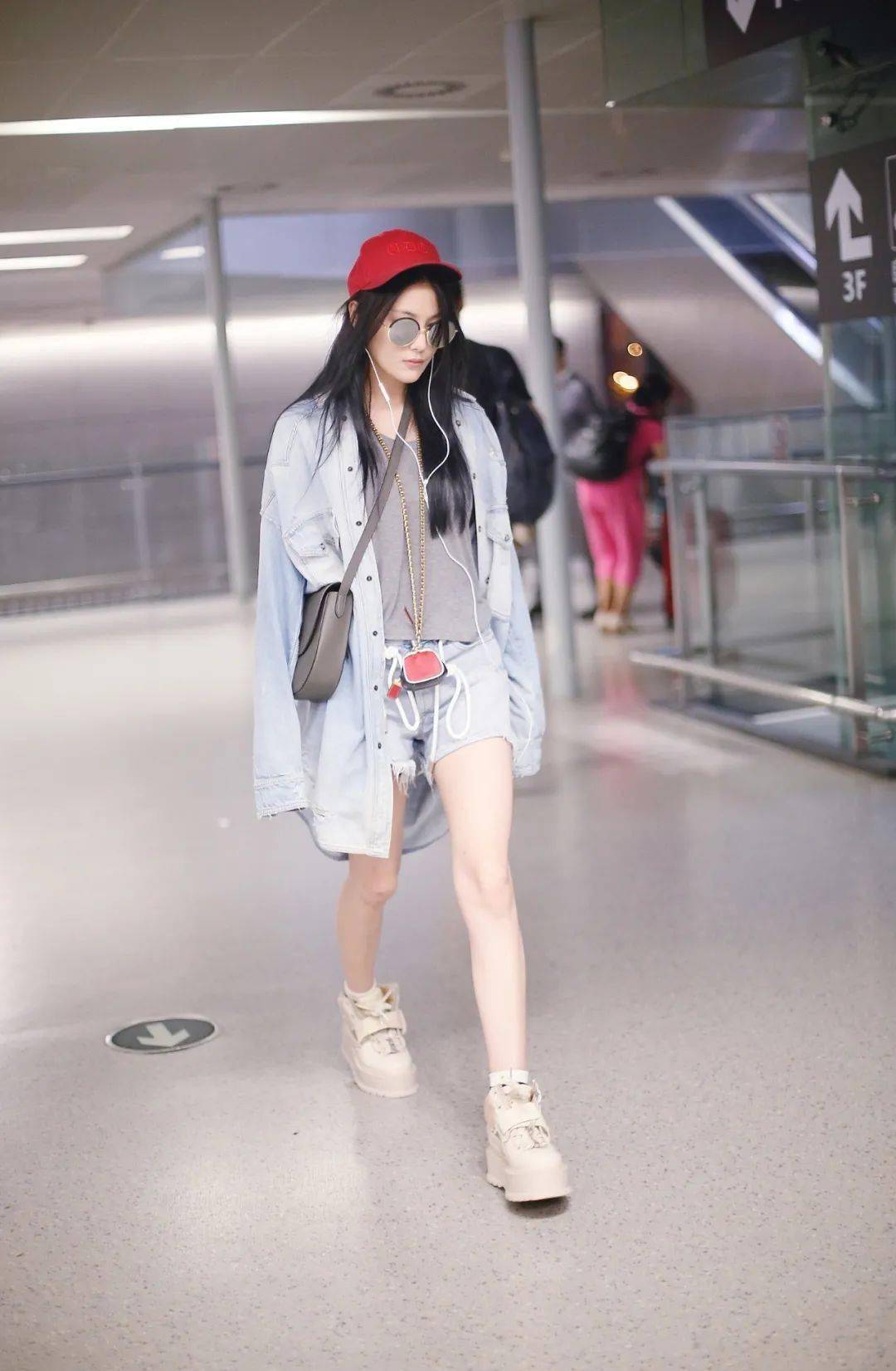 大明星们的时尚单品宠儿松糕鞋凭什么这么受欢迎