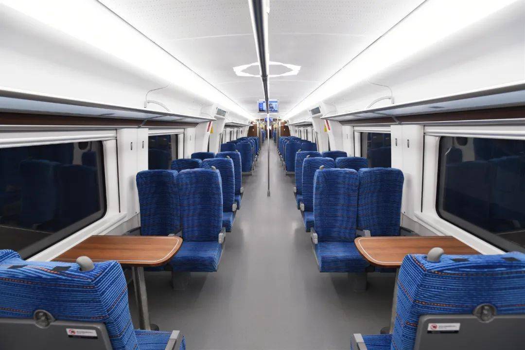 金台铁路市郊列车项目crh6fa型城际动车组下线