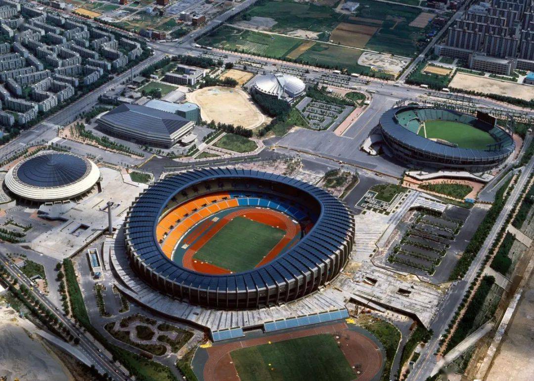 第24届 1988年汉城奥运会主会场在汉城奥林匹克体育场,当时韩国政府不