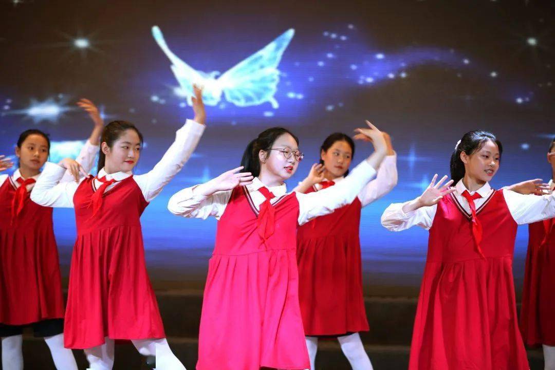 二附集团通师二附童心永向党花开梦远航通师二附2021届毕业典礼