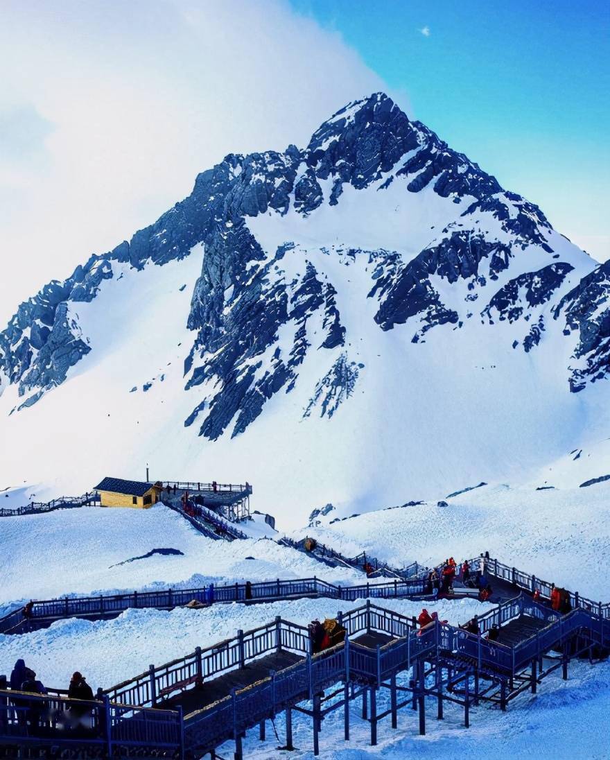 玉龙雪山简介及风景 e8251ea12a2343edbdf41568800b2391.jpeg