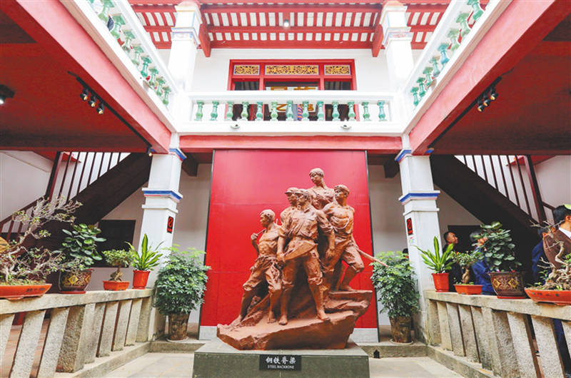 这里原为"琼山会馆",每逢庙会及元宵节,陵水的琼山籍老乡,都聚集于此