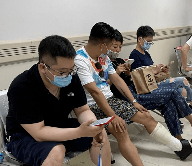 上海市|这届年轻人，30岁就拥有了50岁的膝盖