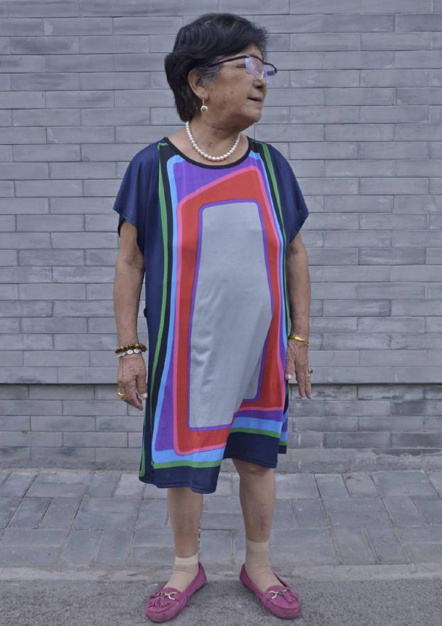 比起上海奶奶的精致时尚北京大妈的裙装造型传统保守还有点土